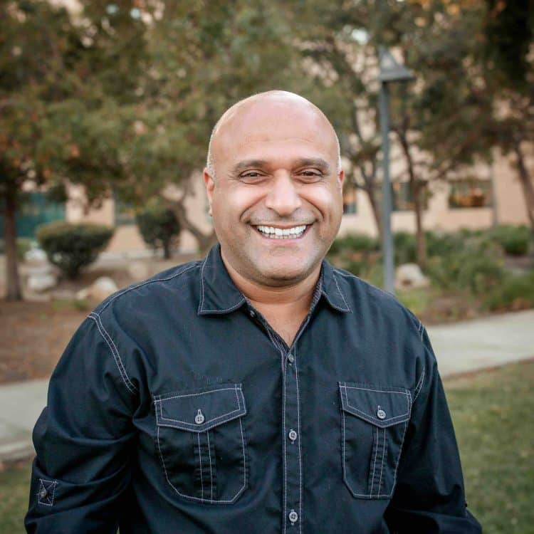 Bahram Headshot photo