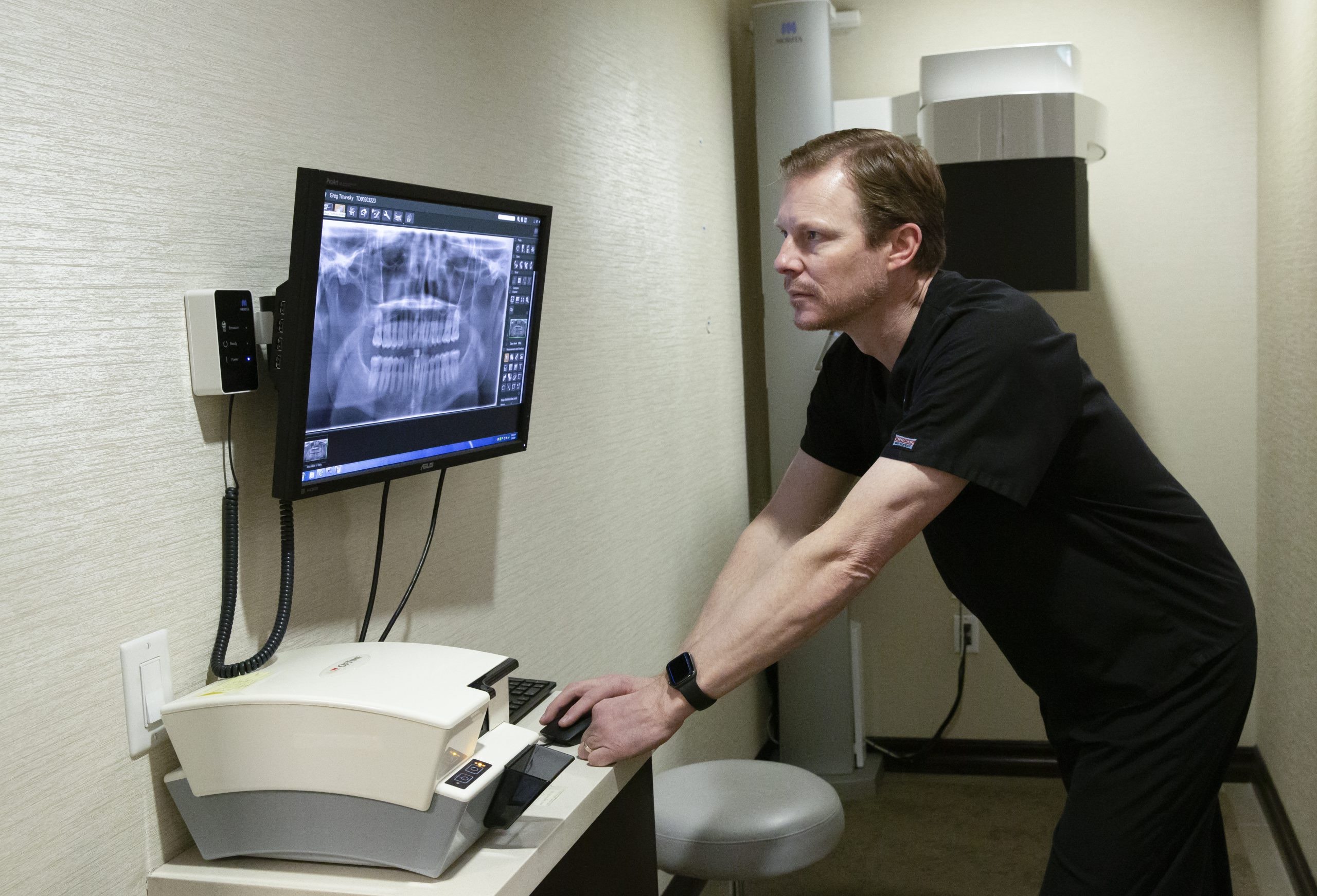 VK9A6606-scaled endodontist examining teeth westlake village